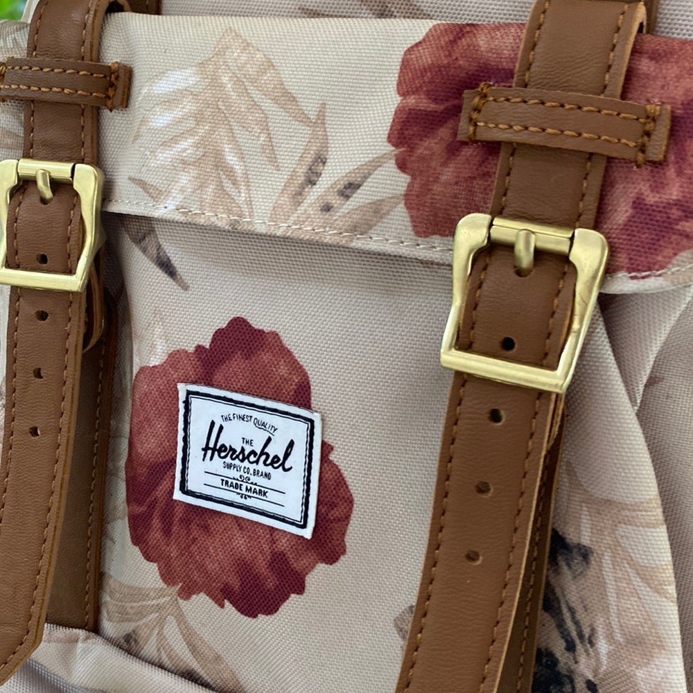 Herschel Supply Co, Little America 23.5 L backpack in peacoat Florida/Tan
